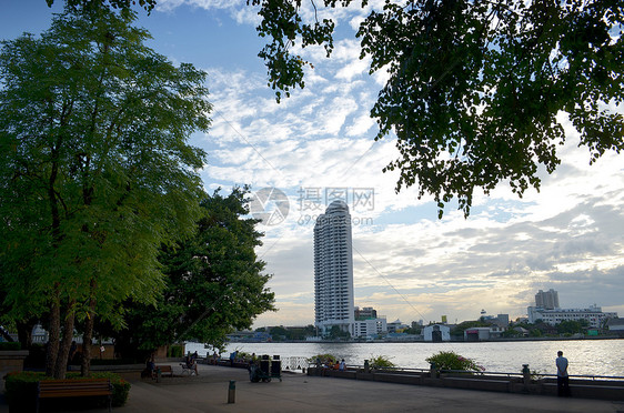 河边公园历史城市外观生活建筑天空图片