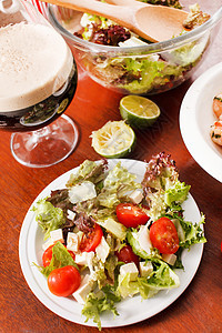 希腊沙拉莴苣派对洋葱啤酒绿色盘子食物美食黄瓜叶子图片