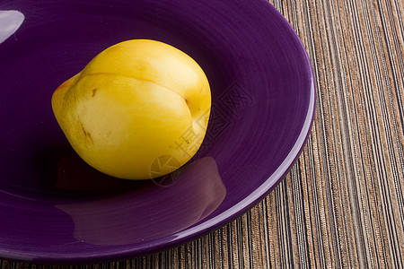 黄羽小吃餐具盘子健康高角度营养棕色李子食物水平图片