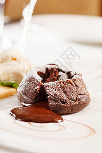 巧克力甜点小雨装饰育肥蛋糕奶油盘子香草美食磨砂营养图片