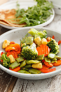 烤蔬菜绿色桌子低热量盘子饮食胡椒早餐饼子沙拉豆子背景图片