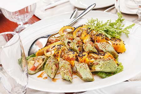 美味的开胃菜烹饪餐厅美食食物火箭香菜饮食盘子奶油寿司图片