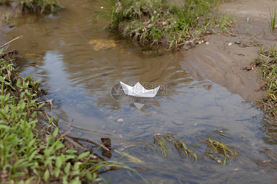 玩具船漂浮环境手工公园游泳溪流支撑反射导航自由图片