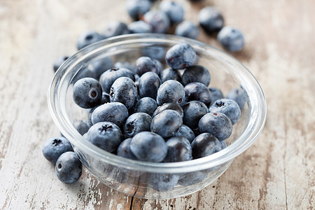 新鲜蓝莓季节美食早餐杯子覆盆子浆果木头雾凇蓝色团体图片