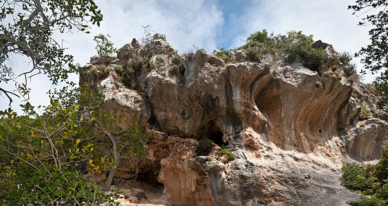 以色列北部的自然岩石天空山脉森林树木公园图片