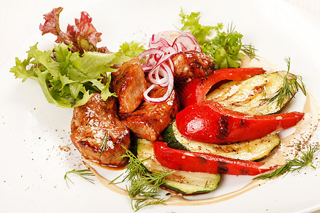肉类加烤蔬菜胡椒棕色猪肉红色美食午餐洋葱盘子青菜草药图片