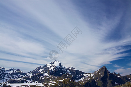 山上云层晴天岩石全景风景蓝色山峰山脉图片