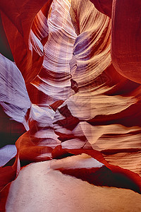 Antellope峡谷中的垂直视图图片