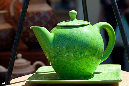 集市的陶瓷茶壶绿色市场艺术陶器黑色文化早餐仪式餐具蓝色图片