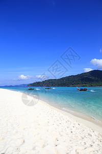 泰国利佩岛清水和蓝天空珊瑚天堂娱乐天空旅游海岸热带晴天海滩血管图片
