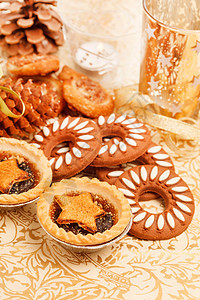 圣诞节甜点香料蛋糕星形馅饼巧克力水果锥体文化照片食物图片