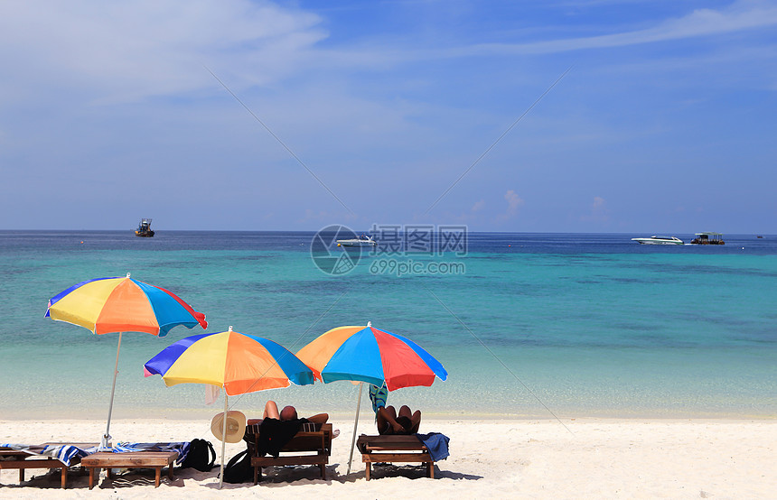 泰国利佩岛的海滩家具组装悬崖海岸娱乐假期热带珊瑚旅行天空情调异国图片