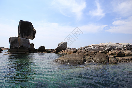 泰国Koh Lipe附近安达曼海的大石堆地标地平线天堂晴天海洋海景游客旅游热带假期图片