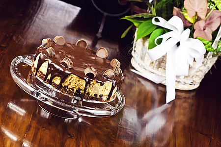 巧克力芝士蛋糕奶油玻璃黄油美食盘子花生牛奶杯子馅饼食物图片