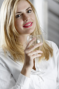 妇女饮酒女孩公司女士庆典玻璃工作微笑休息女性快乐图片