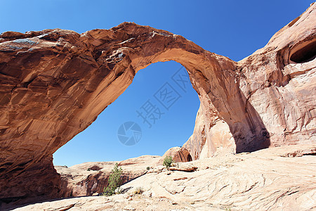 著名的Corona Arch远足地质学编队沉积峡谷沙漠气候石头台面公园图片