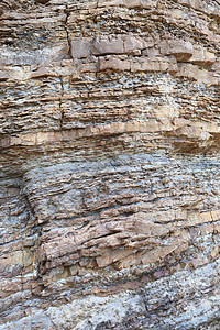 高陡峭海岸岩层岩石水平砂岩碎石分层沉积侵蚀卵石时间地质编队图片