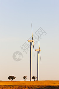 西班牙卡斯蒂利亚和里昂工业电站外观发电厂生产电力发电站风力力量涡轮机图片