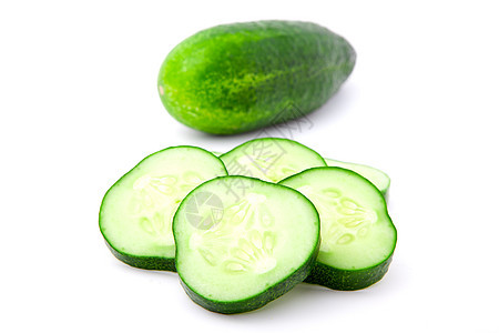 黄瓜和切片被白背景隔绝养分白色食物团体水平圆圈沙拉植物蔬菜绿色图片