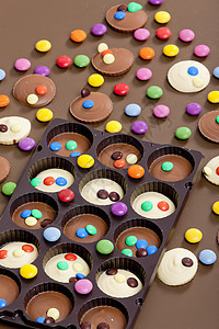 巧克力与小聪明的余生棕色甜点食物糖果聪明人白色巧克力盒营养静物诱惑图片