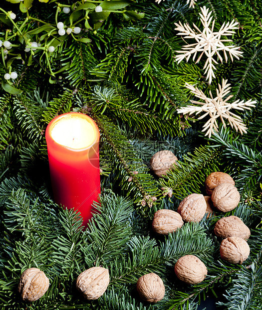 圣诞节还带着蜡烛过着圣诞传统核桃符号食物坚果静物内饰图片