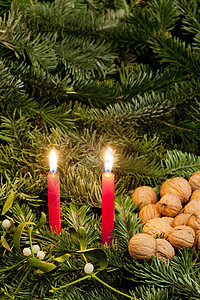 圣诞节还带着蜡烛传统静物食物核桃符号坚果内饰图片