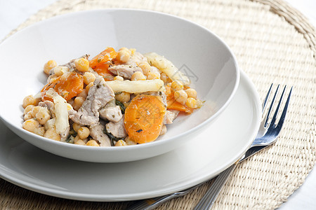用胡萝卜和小豆做菜菜的猪肉蔬菜熟菜美食熟食膳食食品豆类食物内饰菜肴图片