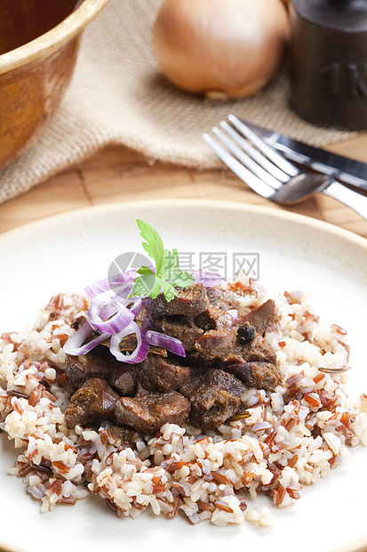 猪肉肾上洋葱加野生大米叉子内饰静物食品肾脏猪肉蔬菜膳食熟菜美食图片