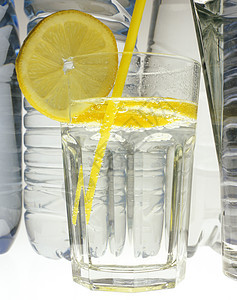 生命中水中的活性吸管内饰静物汽水透明度菜肴饮品瓶子饮料玻璃图片