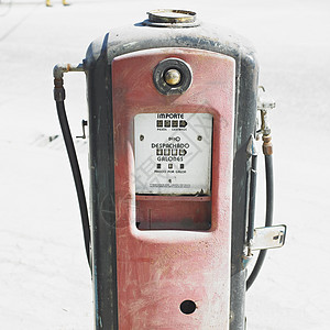 古巴Holguin老旧加油站气泵外观燃料汽油公路石油气体运输图片