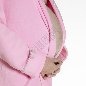 穿着浴袍的怀孕妇女的详细情况图片