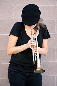 女号手青年音乐家学生玩家音乐喇叭青少年女士图片