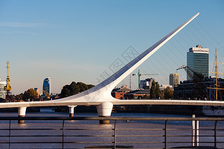 女桥由圣地亚哥卡拉设计城市场景地标结构美化外观国家文化城市生活风景图片