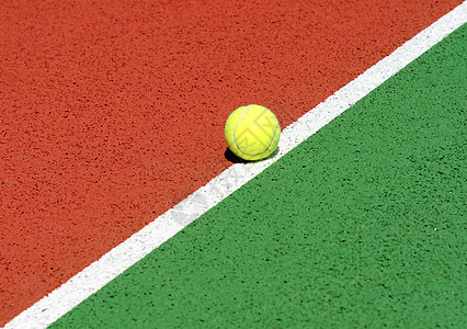 网球球球形运动白色游戏红色黄色绿色法庭地面阴影图片