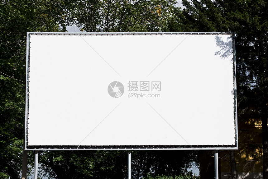 背景木上空的广告牌帆布路标商业展示宣传木板街道城市木头市场图片