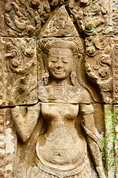 在拜隆寺上微笑着的面目宗教考古学雕塑艺术雕刻笑脸天空石头废墟蓝色图片