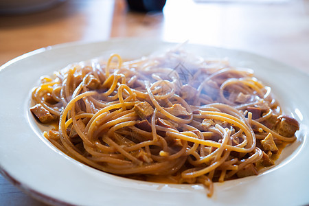 意大利面条美食盘子刀具桌子文化午餐营养主菜胡椒烹饪图片