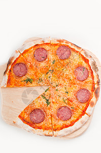 意大利原薄薄壳辣椒皮披萨圆形美食红色小吃午餐脆皮圆圈蔬菜白色餐厅图片