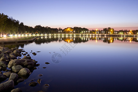 夜晚的瓦斯卡纳湖死水石头太阳天空岩石场景反射海景支撑图片