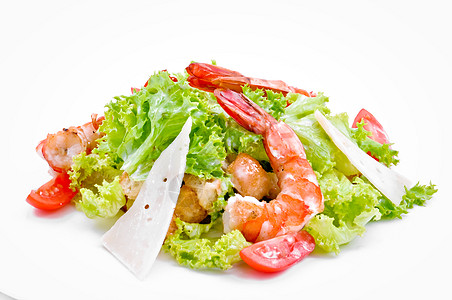 带虾和奶酪的沙律绿色沙拉橙子白色海鲜小吃盘子背景图片