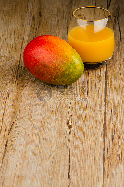 新鲜芒果汁甜点水壶液体水果情调热带果味果汁橙子服务图片