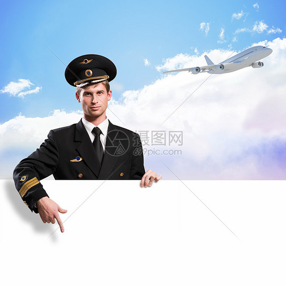 以持有空广告牌的形式进行试点帽子广告空气天空邮政飞行员海报领导者卡片旅游图片