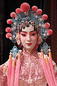 中文歌剧木偶和红布作为文字空间 是一个玩具 不是娱乐化妆品女士男人节日艺术展示演员戏剧窗帘图片