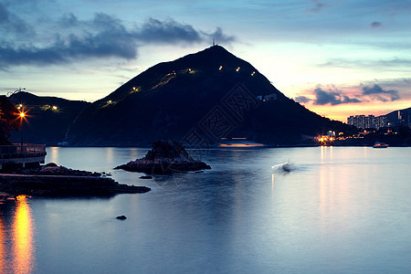 日出在湖上风景乡村村庄码头棉兰鸟羽旅行农村图片