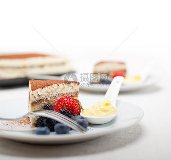 甜点加浆果和奶油美食蛋糕糕点食物盘子宏观巧克力咖啡可可小吃图片