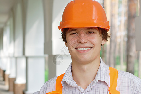 微笑的年轻工人思维修理工衬衫职业建造工程师技术员学生男性修理图片