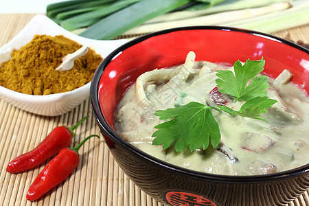 绿色咖喱晚餐蔬菜野米食物辣椒盘子厨房土豆竹笋香菜图片
