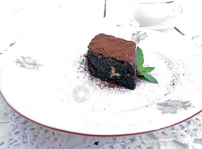 巧克力蛋糕切片咖啡蛋糕甜点奶油巧克力杯子白色棕色盘子可可图片