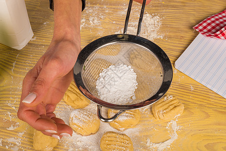 饼干加糖过滤器水平女性粉末甜点厨师糕点制作烹饪用具图片