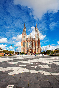 阿根廷拉普拉塔市的大教堂 阿根廷教会旅游天空建筑学雕像灵魂旅行文化红色教堂图片